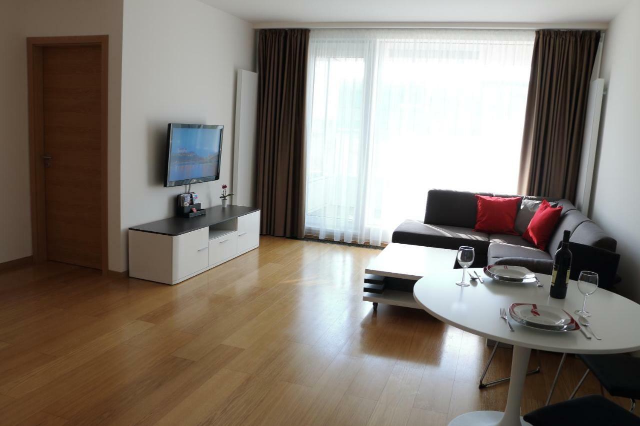 Panorama City Apartment With Free Parking Pozsony Kültér fotó